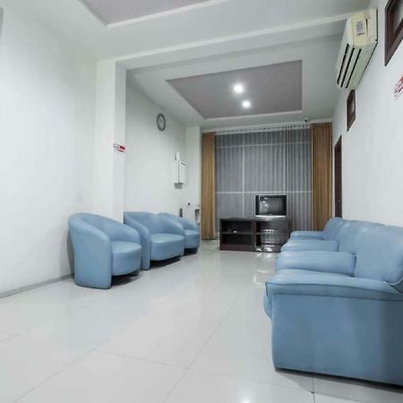 Reddoorz @ Panglima Sudirman Hotel Surabaya Eksteriør billede