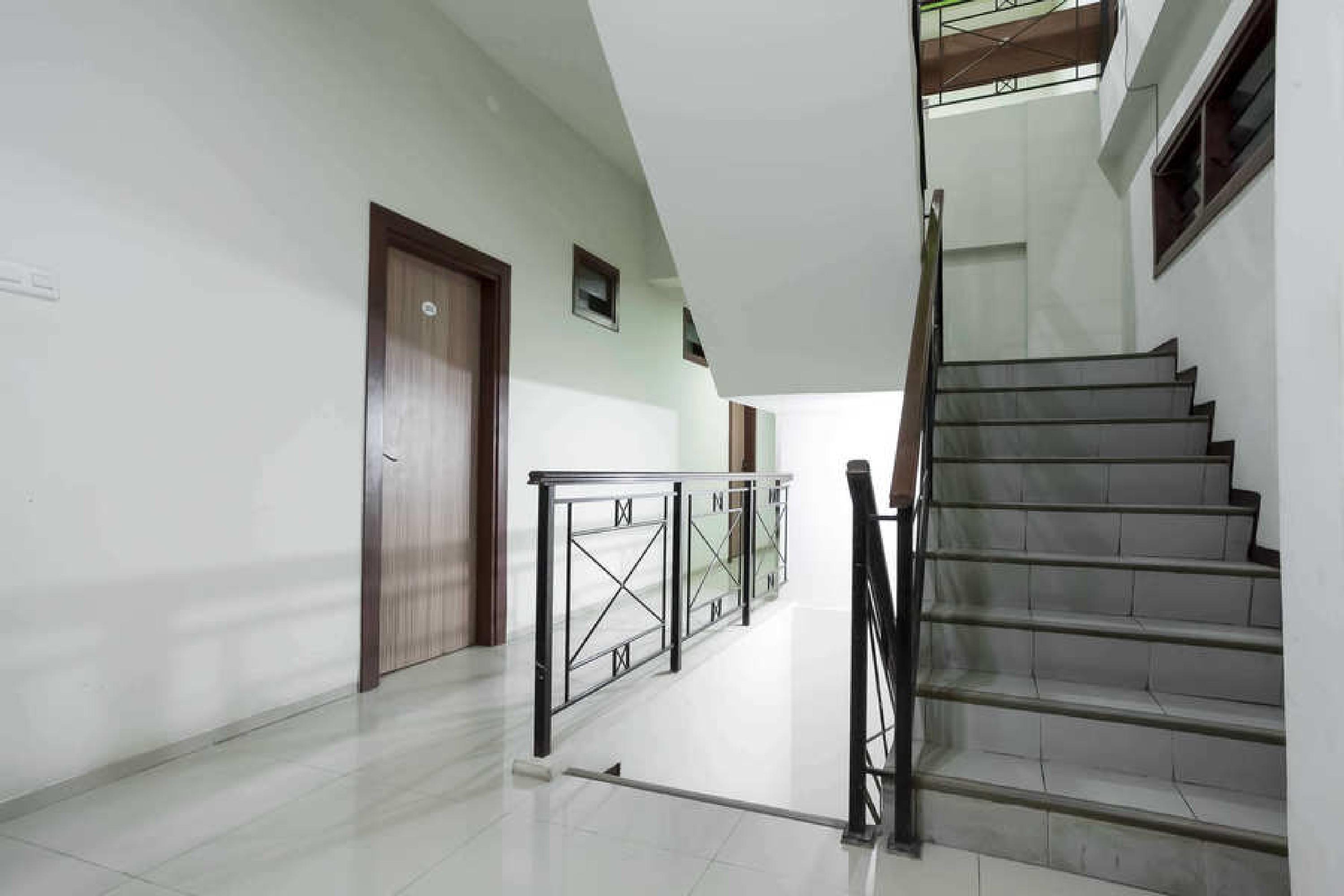 Reddoorz @ Panglima Sudirman Hotel Surabaya Eksteriør billede