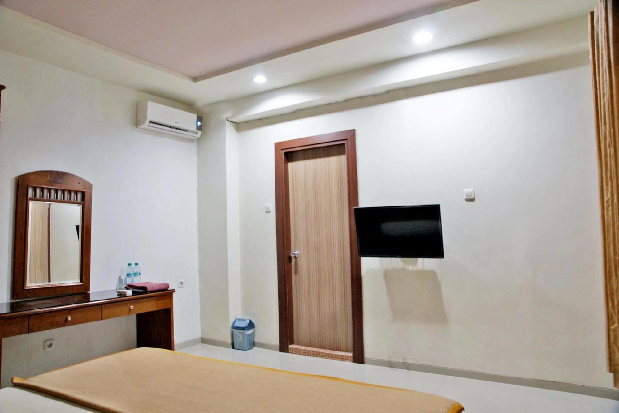 Reddoorz @ Panglima Sudirman Hotel Surabaya Eksteriør billede