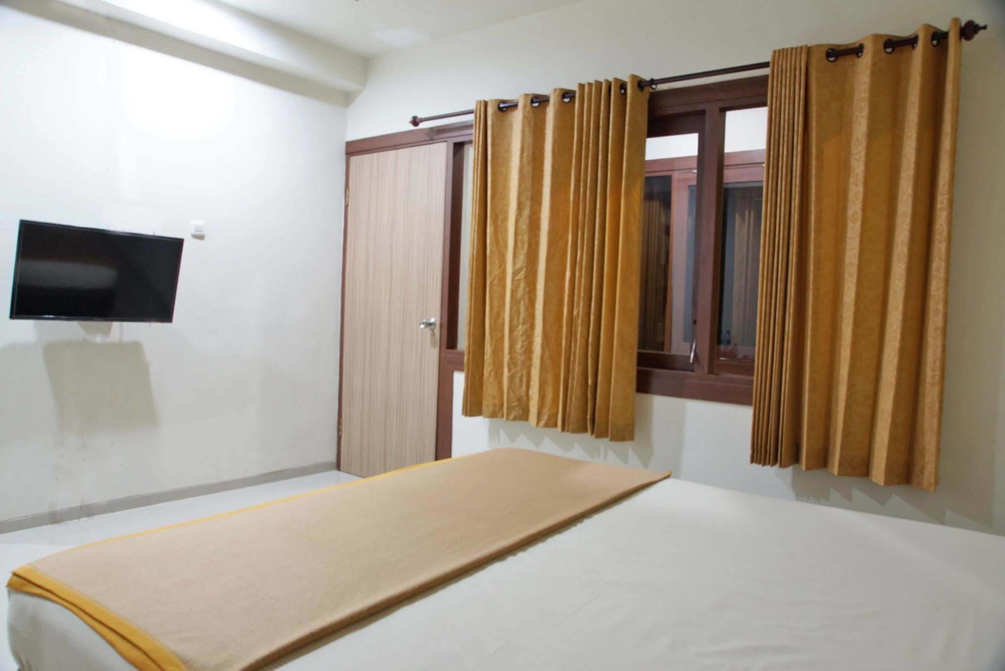 Reddoorz @ Panglima Sudirman Hotel Surabaya Eksteriør billede