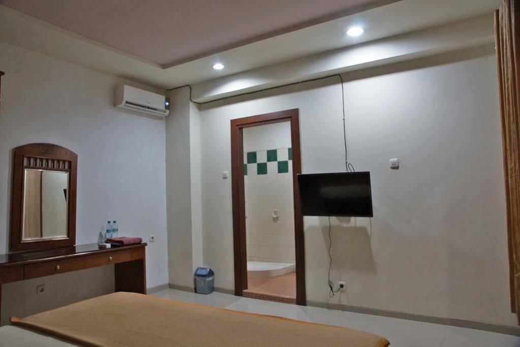 Reddoorz @ Panglima Sudirman Hotel Surabaya Eksteriør billede