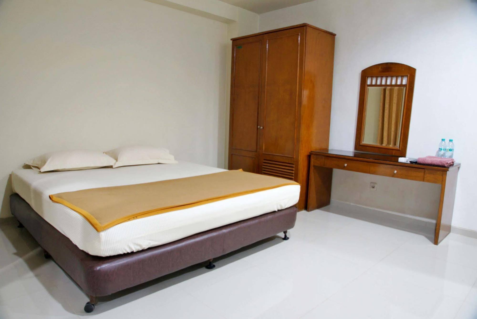 Reddoorz @ Panglima Sudirman Hotel Surabaya Eksteriør billede