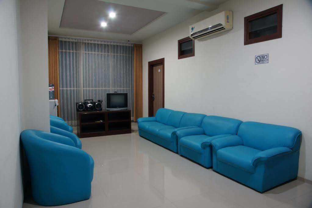 Reddoorz @ Panglima Sudirman Hotel Surabaya Eksteriør billede