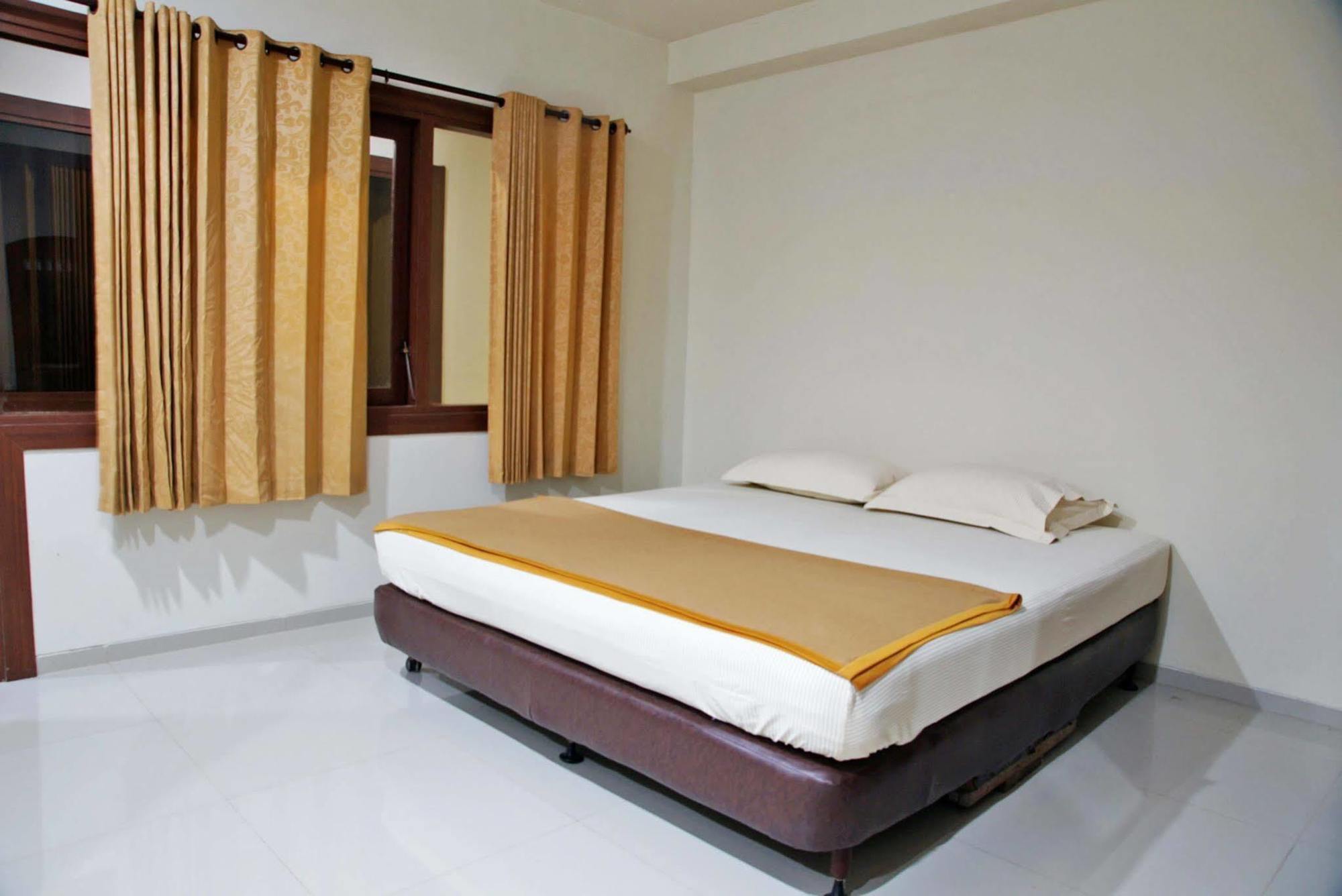 Reddoorz @ Panglima Sudirman Hotel Surabaya Eksteriør billede