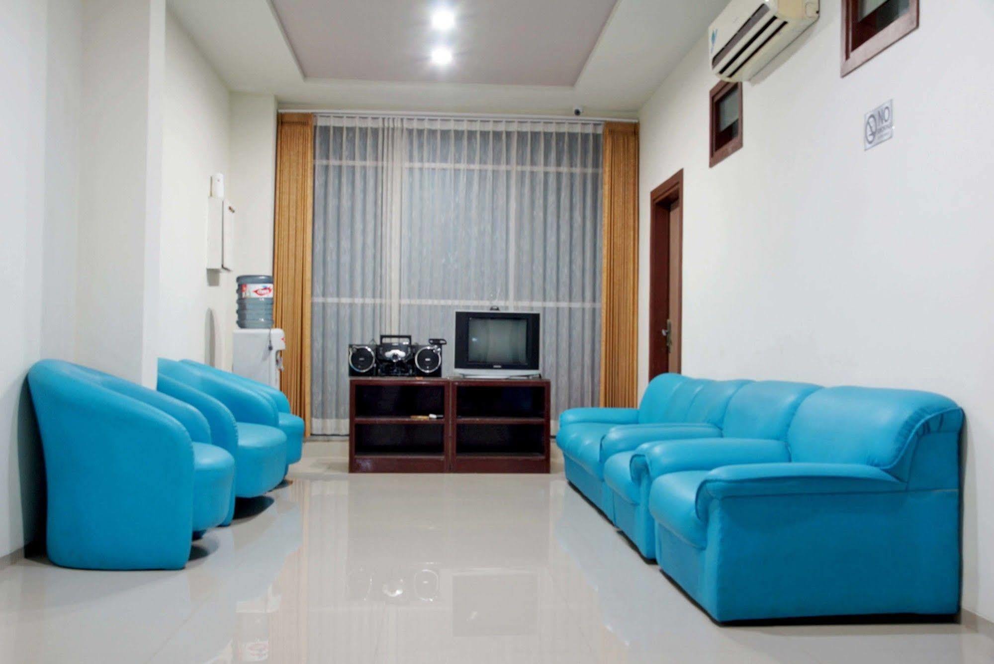Reddoorz @ Panglima Sudirman Hotel Surabaya Eksteriør billede