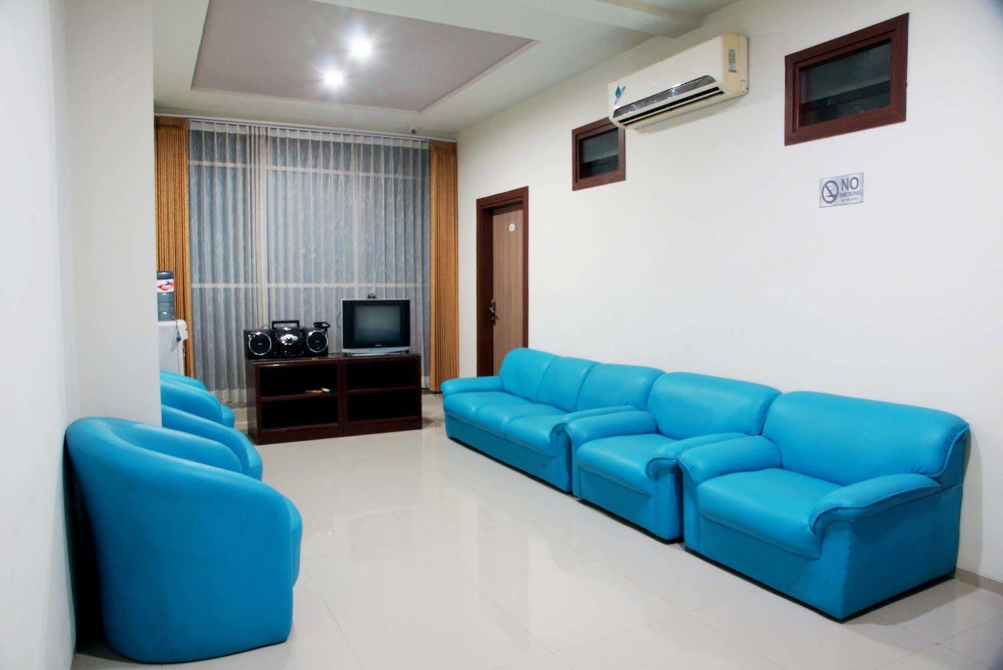 Reddoorz @ Panglima Sudirman Hotel Surabaya Eksteriør billede