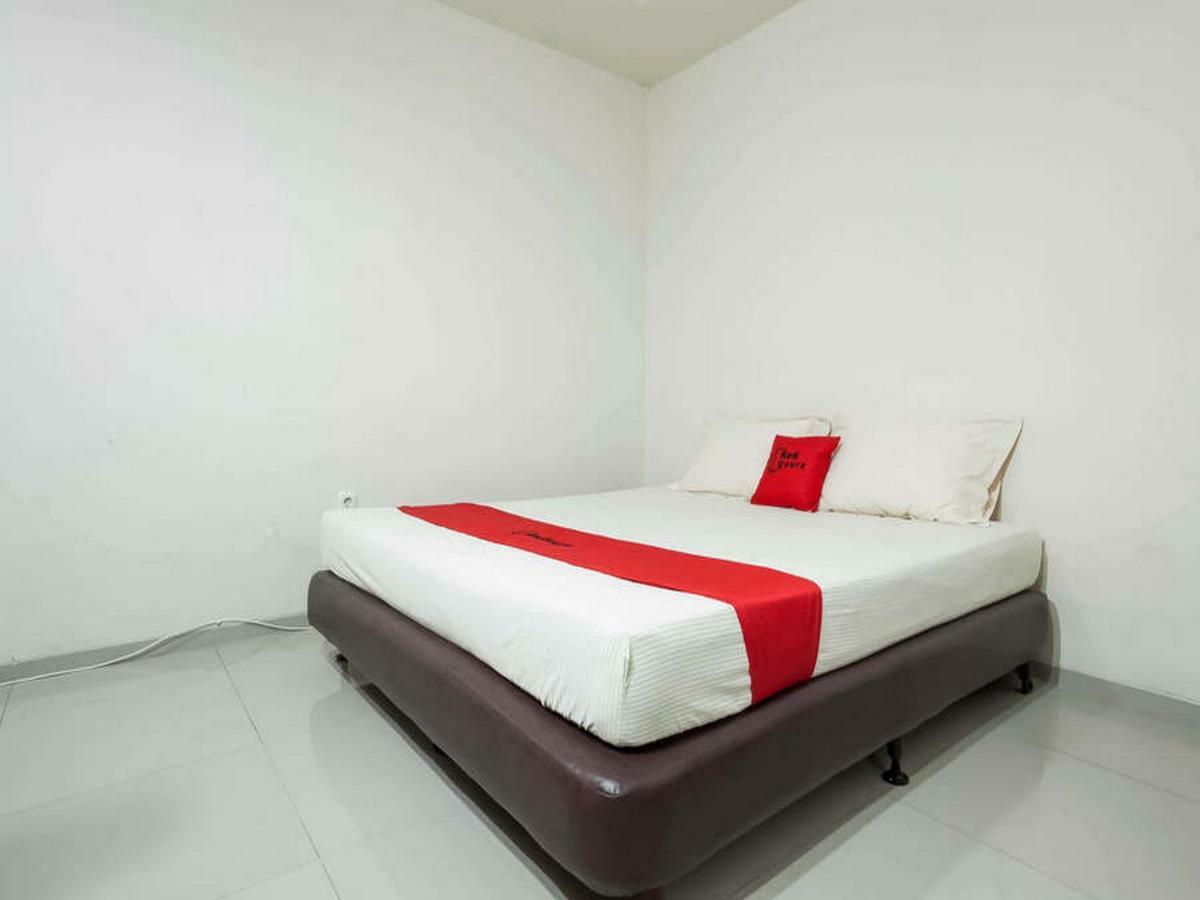 Reddoorz @ Panglima Sudirman Hotel Surabaya Eksteriør billede