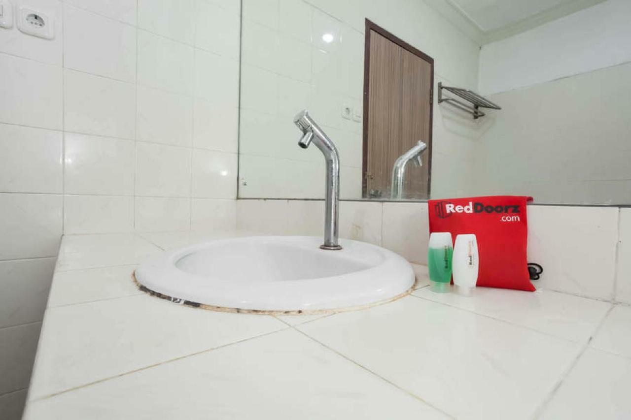 Reddoorz @ Panglima Sudirman Hotel Surabaya Eksteriør billede