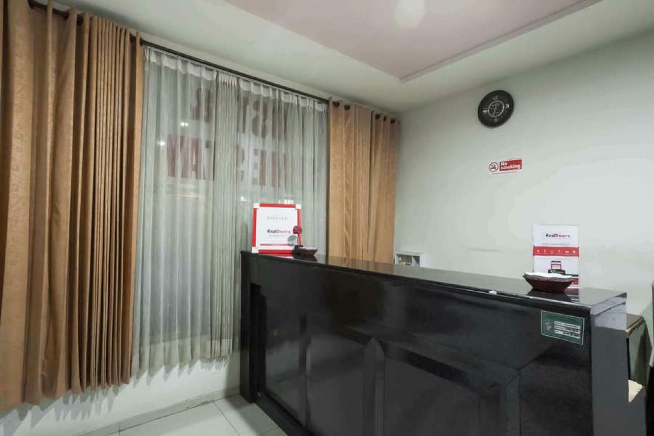 Reddoorz @ Panglima Sudirman Hotel Surabaya Eksteriør billede
